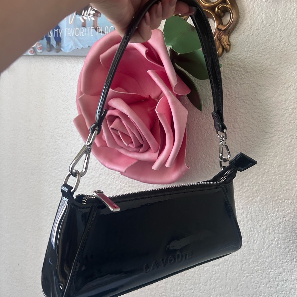 Elegant Black Shoulder Bag with Silver Chain
